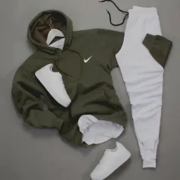 شعار بيع كافة ألبسة داخل وخارج تركيا