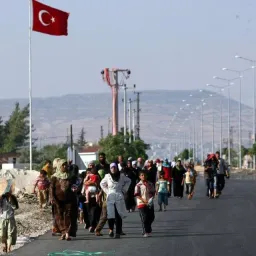 شعار 2 فرصه عمل السوريين في كل