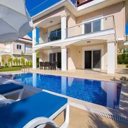 شعار السياحة والسفر بتركيا